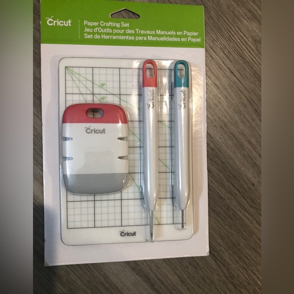 Crocus paper crafting set brand new in packaging